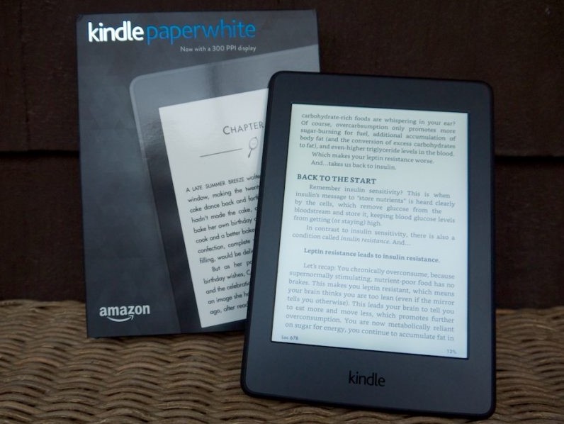 Máy đọc sách Kindle Paperwhite giá rẻ.