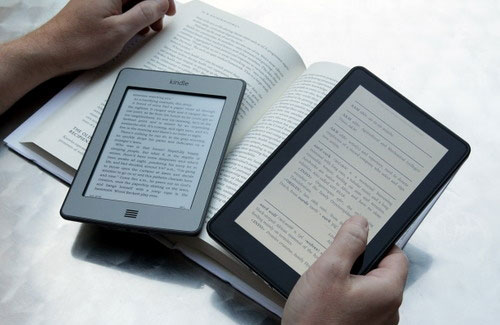Máy đọc sách điện tử được thiết kế như một cuốn sách giấy nhỏ gọn